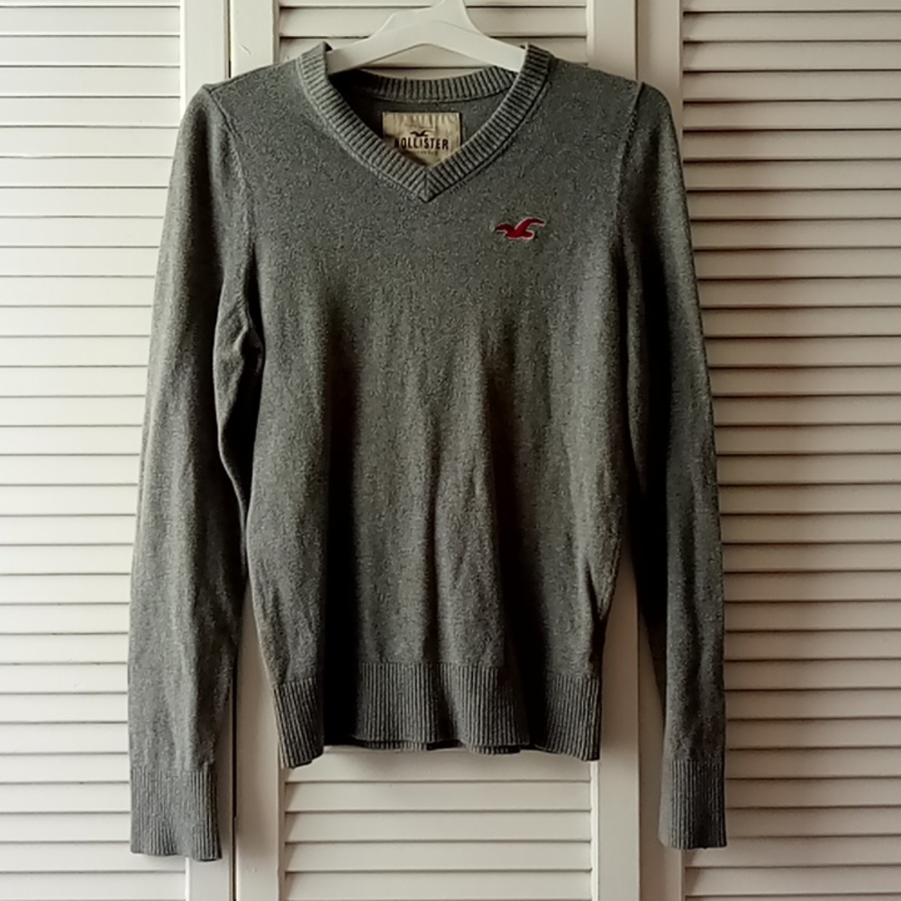 Gray Hollister long sleeve sweater